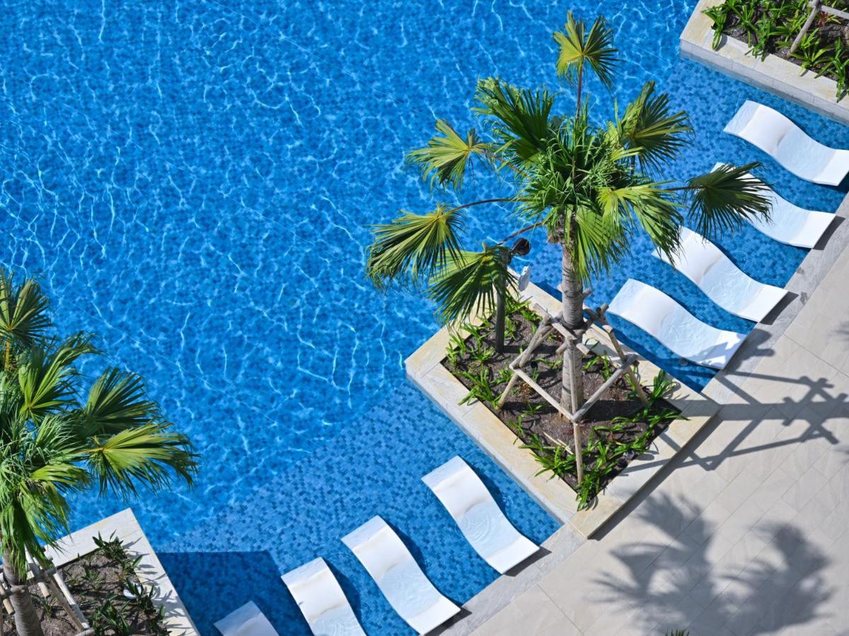 Ryukyu Hotel & Resort Nashiro Beach Itoman Exterior photo The pool at the hotel